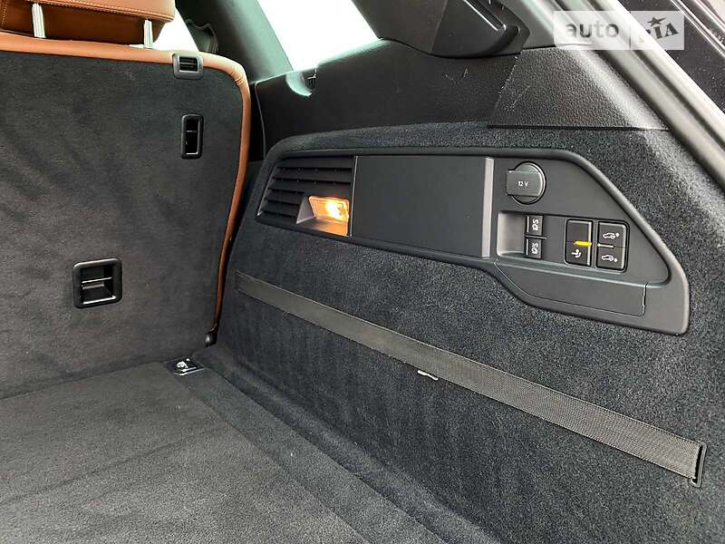 Позашляховик / Кросовер Volkswagen Touareg 2014 в Києві