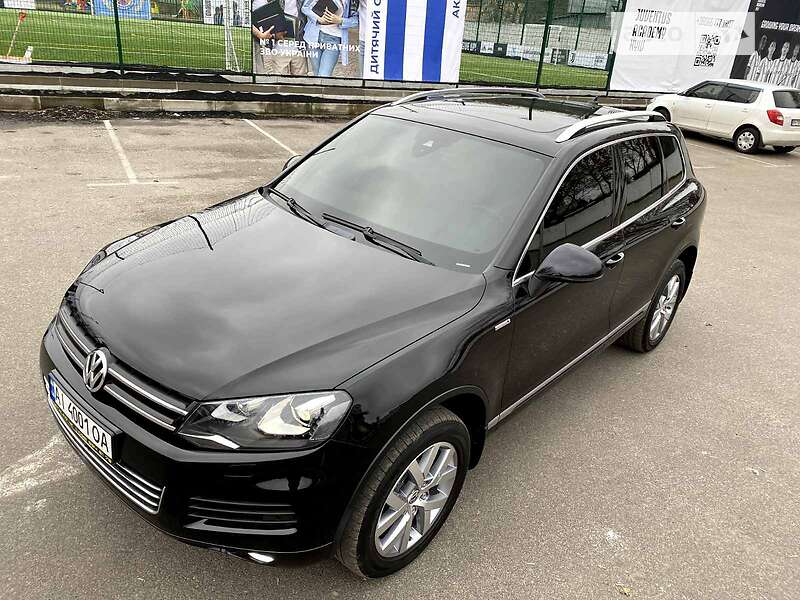 Позашляховик / Кросовер Volkswagen Touareg 2014 в Києві