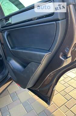 Позашляховик / Кросовер Volkswagen Touareg 2012 в 