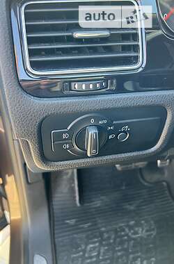Позашляховик / Кросовер Volkswagen Touareg 2012 в 