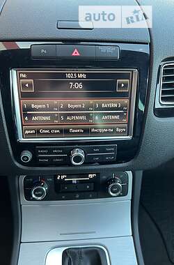 Позашляховик / Кросовер Volkswagen Touareg 2012 в 