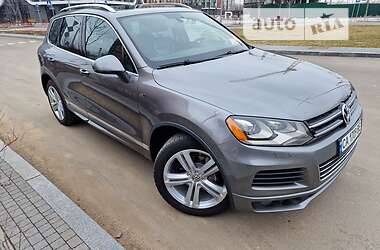 Внедорожник / Кроссовер Volkswagen Touareg 2013 в Киеве