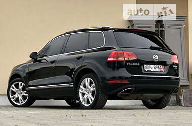 Внедорожник / Кроссовер Volkswagen Touareg 2011 в 