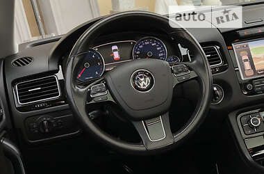 Внедорожник / Кроссовер Volkswagen Touareg 2011 в 