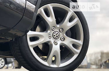 Внедорожник / Кроссовер Volkswagen Touareg 2011 в 