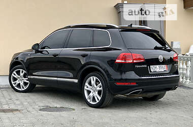 Внедорожник / Кроссовер Volkswagen Touareg 2011 в 