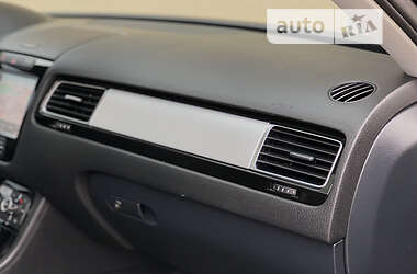Внедорожник / Кроссовер Volkswagen Touareg 2011 в 