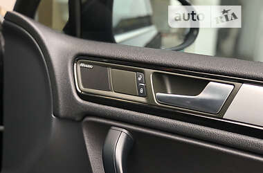 Внедорожник / Кроссовер Volkswagen Touareg 2011 в 
