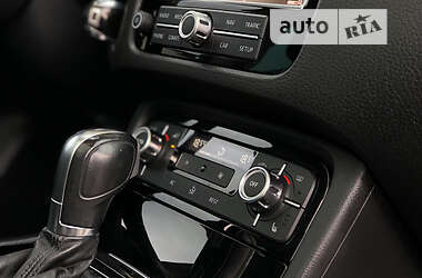 Внедорожник / Кроссовер Volkswagen Touareg 2011 в 