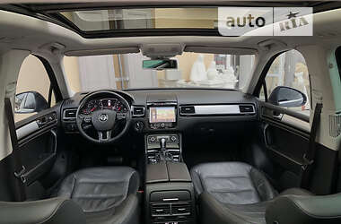 Внедорожник / Кроссовер Volkswagen Touareg 2011 в 