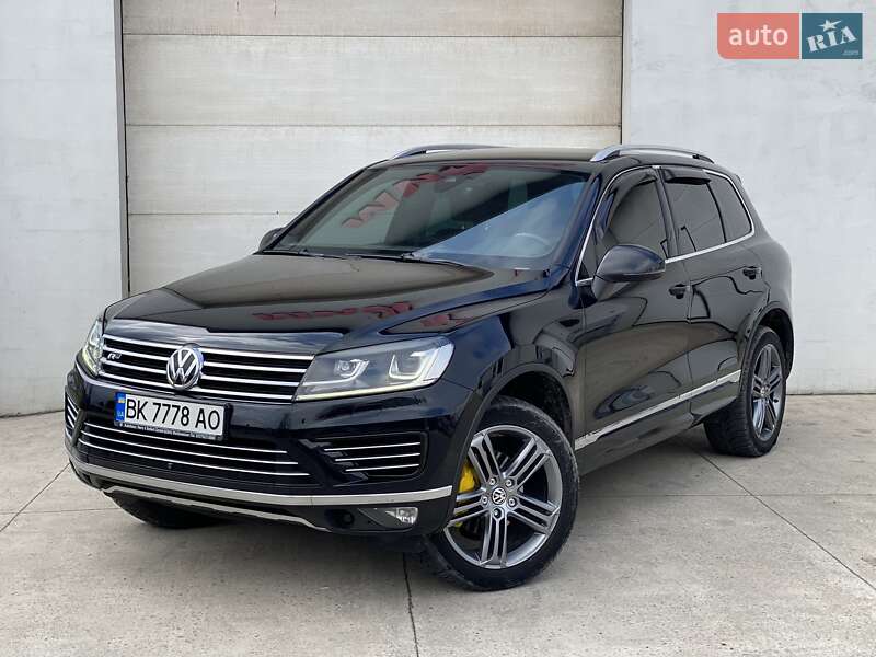 Внедорожник / Кроссовер Volkswagen Touareg 2016 в Сарнах