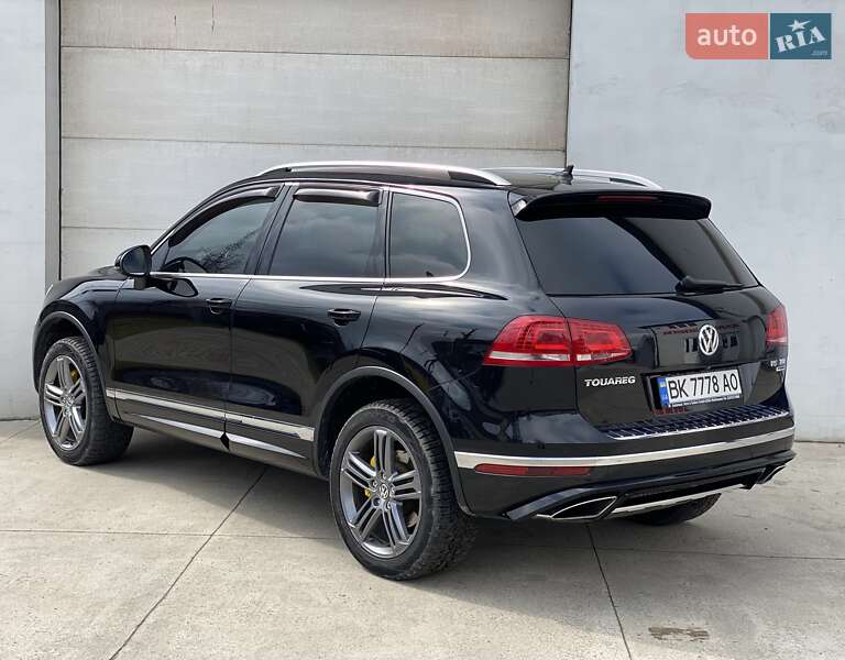 Внедорожник / Кроссовер Volkswagen Touareg 2016 в Сарнах