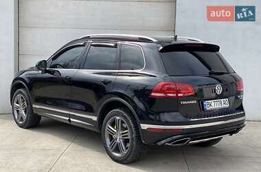 Внедорожник / Кроссовер Volkswagen Touareg 2016 в Сарнах