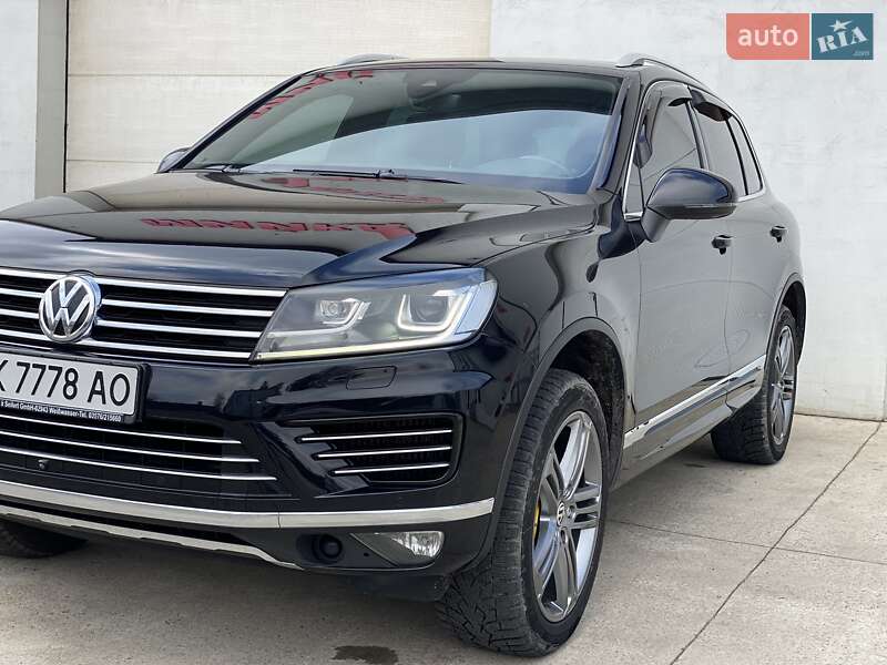 Внедорожник / Кроссовер Volkswagen Touareg 2016 в Сарнах