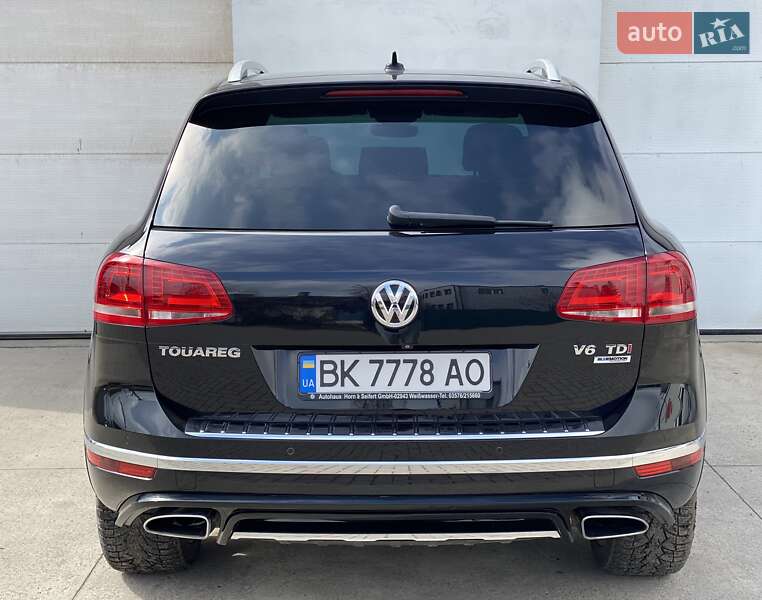 Внедорожник / Кроссовер Volkswagen Touareg 2016 в Сарнах