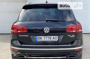 Внедорожник / Кроссовер Volkswagen Touareg 2016 в Сарнах