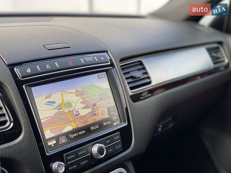 Внедорожник / Кроссовер Volkswagen Touareg 2016 в Сарнах