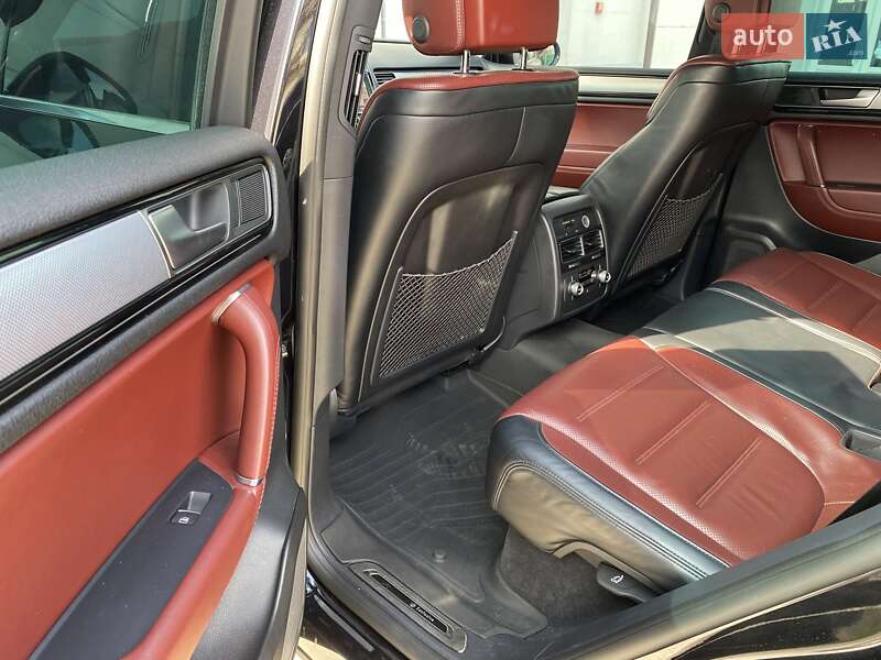 Внедорожник / Кроссовер Volkswagen Touareg 2016 в Сарнах