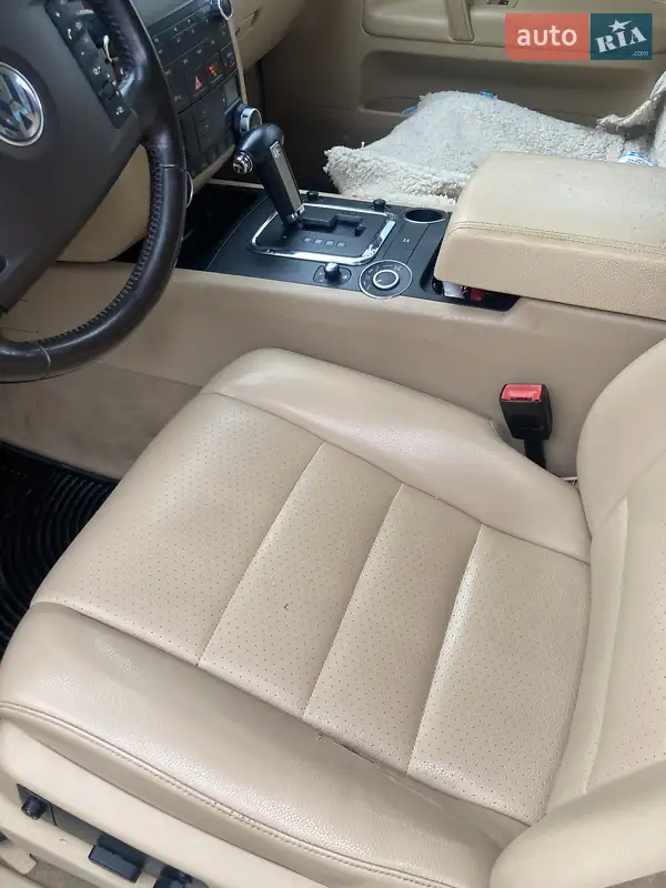 Внедорожник / Кроссовер Volkswagen Touareg 2010 в 