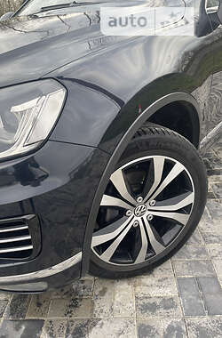 Позашляховик / Кросовер Volkswagen Touareg 2015 в  фото 7 Позашляховик / Кросовер Volkswagen Touareg 2015 в