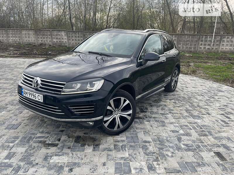 Позашляховик / Кросовер Volkswagen Touareg 2015 в  фото Позашляховик / Кросовер Volkswagen Touareg 2015 в