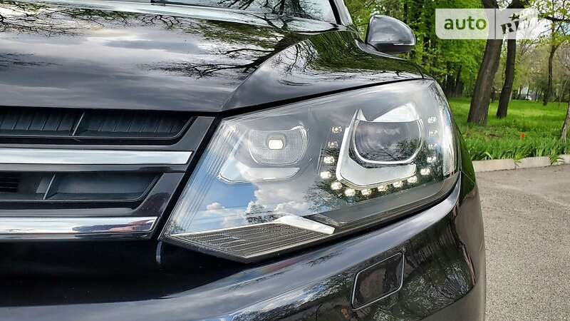Внедорожник / Кроссовер Volkswagen Touareg 2010 в Запорожье