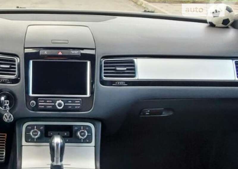 Внедорожник / Кроссовер Volkswagen Touareg 2010 в Запорожье