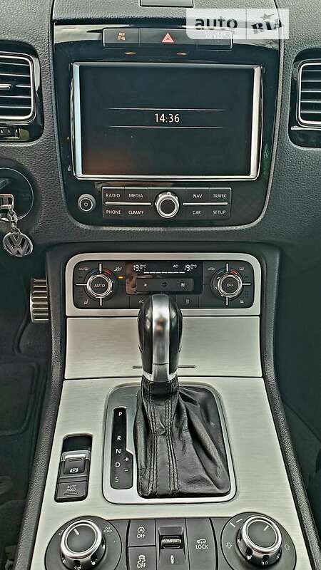 Внедорожник / Кроссовер Volkswagen Touareg 2010 в Запорожье