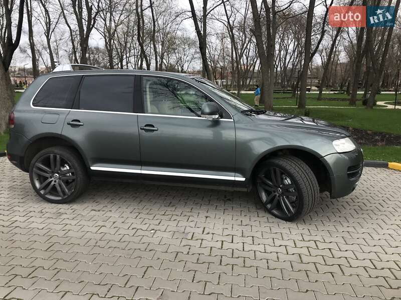 Внедорожник / Кроссовер Volkswagen Touareg 2003 в Александрие