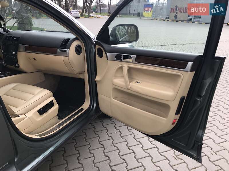 Внедорожник / Кроссовер Volkswagen Touareg 2003 в Александрие