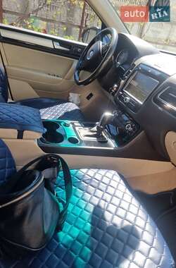 Внедорожник / Кроссовер Volkswagen Touareg 2011 в 