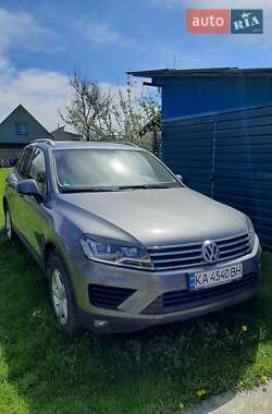 Внедорожник / Кроссовер Volkswagen Touareg 2016 в Киеве