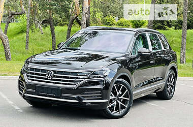 Позашляховик / Кросовер Volkswagen Touareg 2023 в 