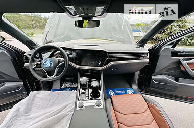 Позашляховик / Кросовер Volkswagen Touareg 2023 в 