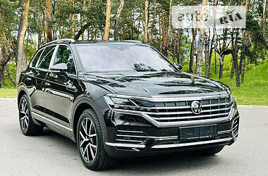Позашляховик / Кросовер Volkswagen Touareg 2023 в 