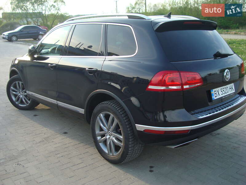 Внедорожник / Кроссовер Volkswagen Touareg 2015 в Шепетовке