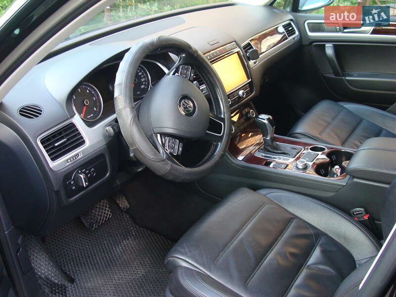 Внедорожник / Кроссовер Volkswagen Touareg 2015 в Шепетовке
