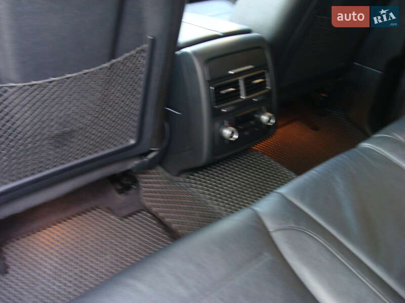 Внедорожник / Кроссовер Volkswagen Touareg 2015 в Шепетовке