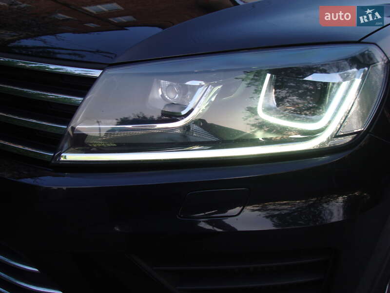 Внедорожник / Кроссовер Volkswagen Touareg 2015 в Шепетовке