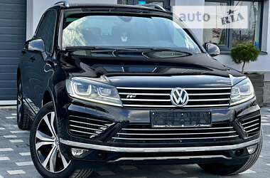 Позашляховик / Кросовер Volkswagen Touareg 2016 в 