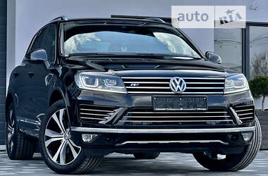 Позашляховик / Кросовер Volkswagen Touareg 2016 в 