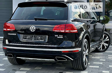 Позашляховик / Кросовер Volkswagen Touareg 2016 в 