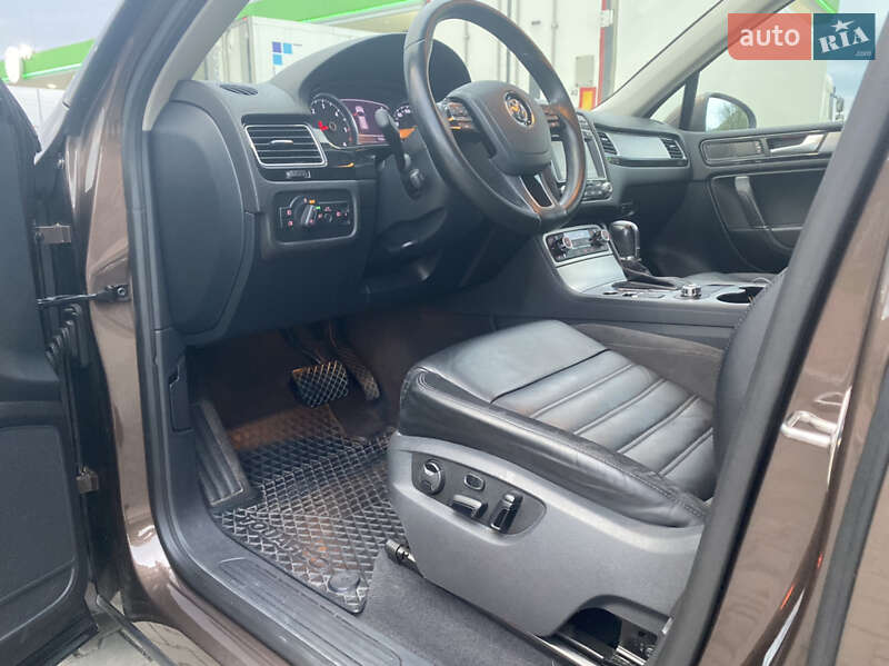 Позашляховик / Кросовер Volkswagen Touareg 2013 в Мукачевому