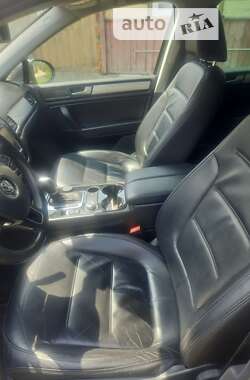 Позашляховик / Кросовер Volkswagen Touareg 2012 в 