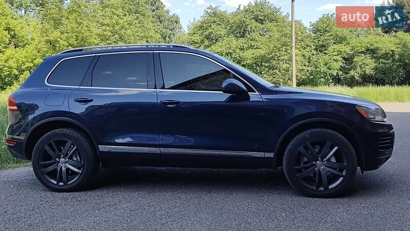 Внедорожник / Кроссовер Volkswagen Touareg 2012 в Ивано-Франковске