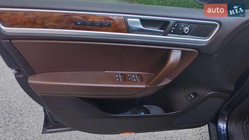 Внедорожник / Кроссовер Volkswagen Touareg 2012 в Ивано-Франковске