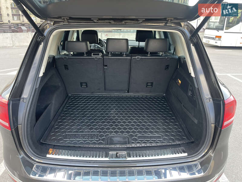 Позашляховик / Кросовер Volkswagen Touareg 2017 в Києві фото 13 Позашляховик / Кросовер Volkswagen Touareg 2017 в Києві