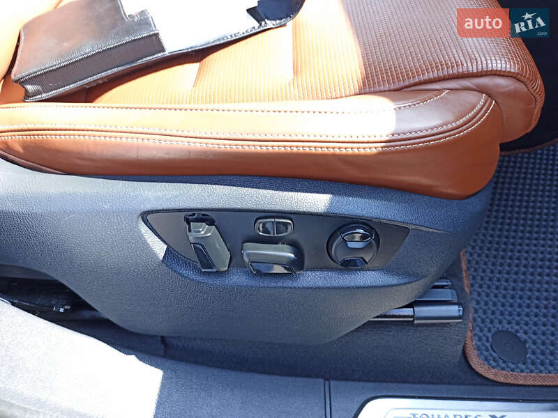 Позашляховик / Кросовер Volkswagen Touareg 2014 в Рівному