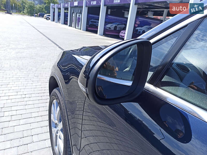 Позашляховик / Кросовер Volkswagen Touareg 2014 в Рівному