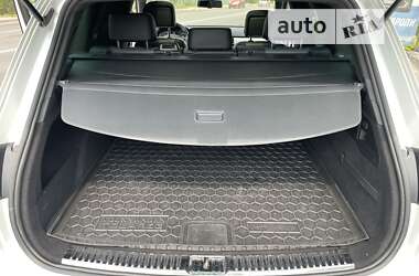 Позашляховик / Кросовер Volkswagen Touareg 2012 в 